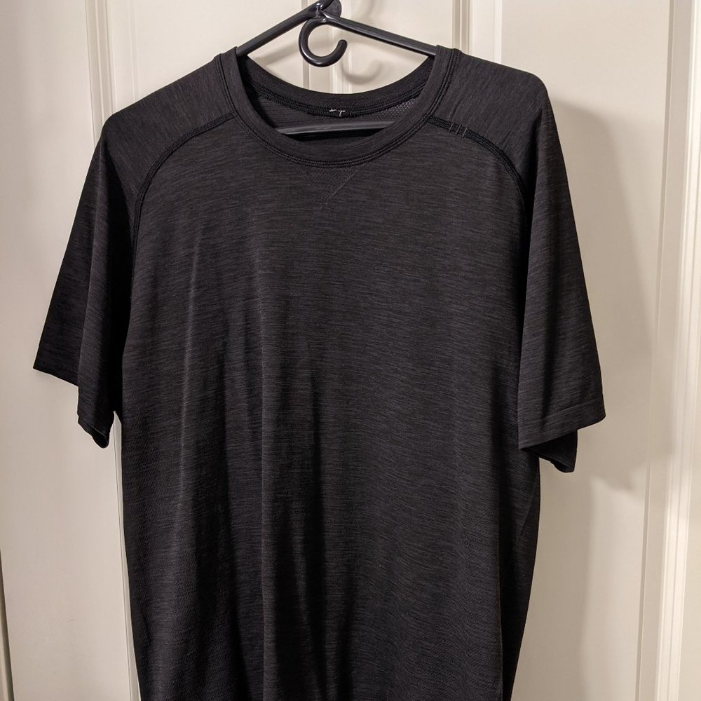 Lululemon Men's Metal Vent Tech Short Sleeve - L